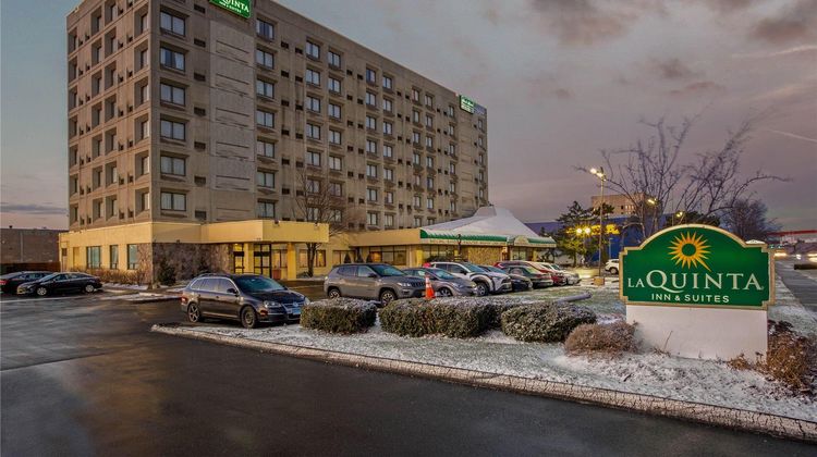 La Quinta Inn & Suites New Haven Exterior
