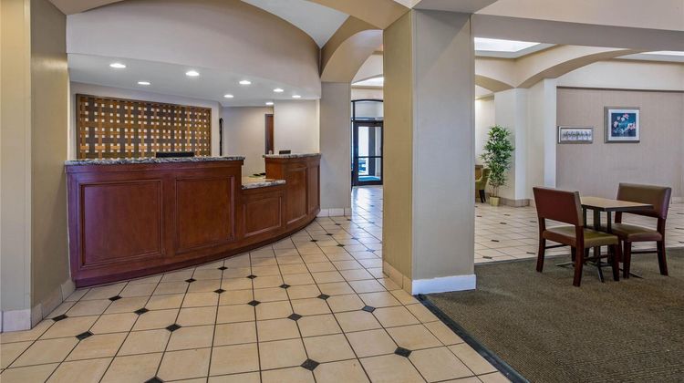 La Quinta Inn & Suites New Haven Lobby