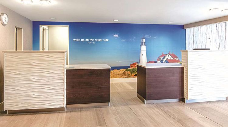 La Quinta Inn & Suites Portland Lobby