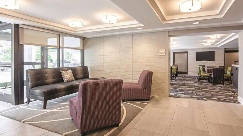 <b>La Quinta Inn & Suites Portland Lobby</b>. Images powered by <a href="https://iceportal.shijigroup.com/" title="IcePortal" target="_blank">IcePortal</a>.
