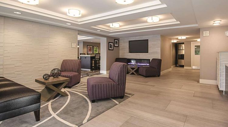 La Quinta Inn & Suites Portland Lobby