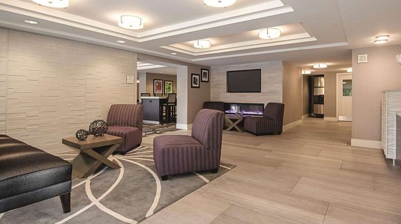 <b>La Quinta Inn & Suites Portland Lobby</b>. Images powered by <a href="https://iceportal.shijigroup.com/" title="IcePortal" target="_blank">IcePortal</a>.