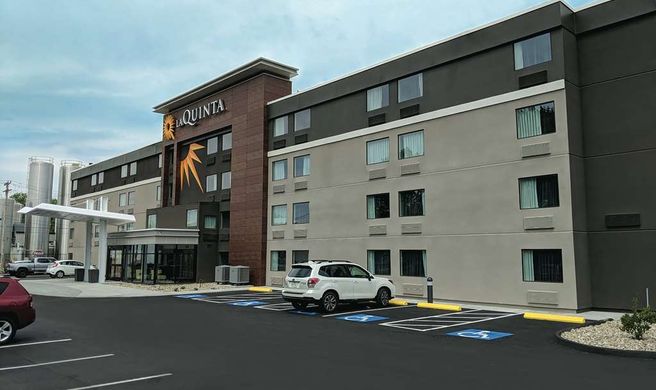 La Quinta Inn & Suites Portland Exterior