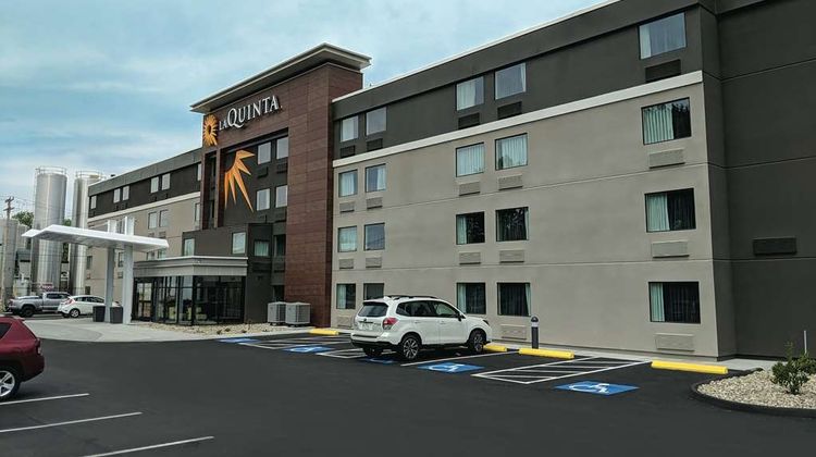 La Quinta Inn & Suites Portland Exterior