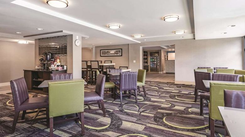 <b>La Quinta Inn & Suites Salem Other</b>. Images powered by <a href="https://iceportal.shijigroup.com/" title="IcePortal" target="_blank">IcePortal</a>.
