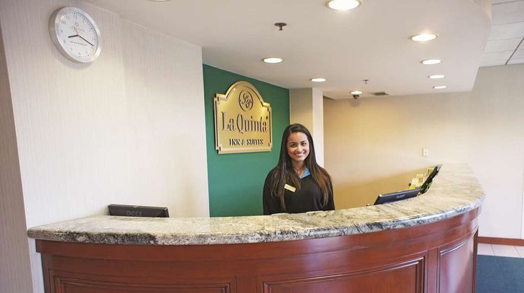 La Quinta Inn & Suites Stamford Lobby
