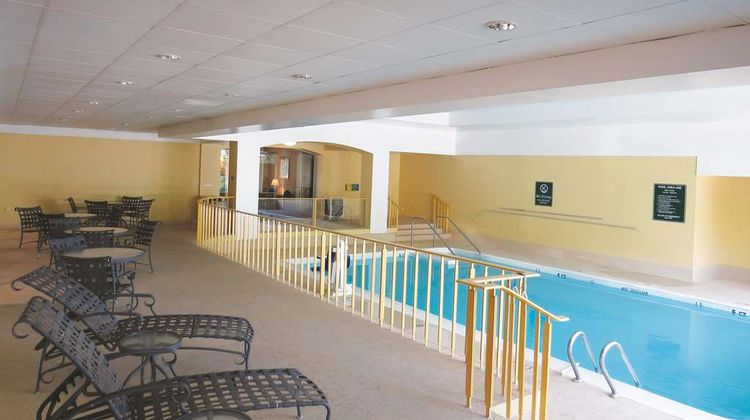 La Quinta Inn & Suites Stamford Pool