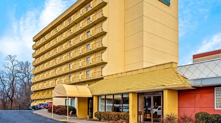 La Quinta Inn & Suites Stamford Exterior