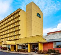 La Quinta Inn & Suites Stamford Exterior