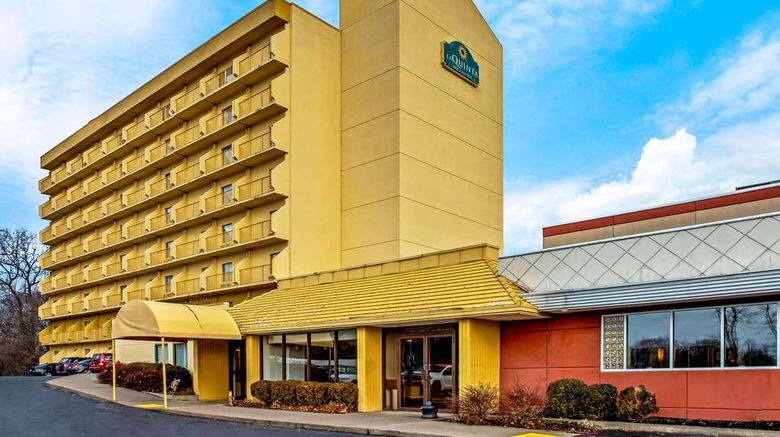<b>La Quinta Inn & Suites Stamford Exterior</b>. Images powered by <a href="https://iceportal.shijigroup.com/" title="IcePortal" target="_blank">IcePortal</a>.