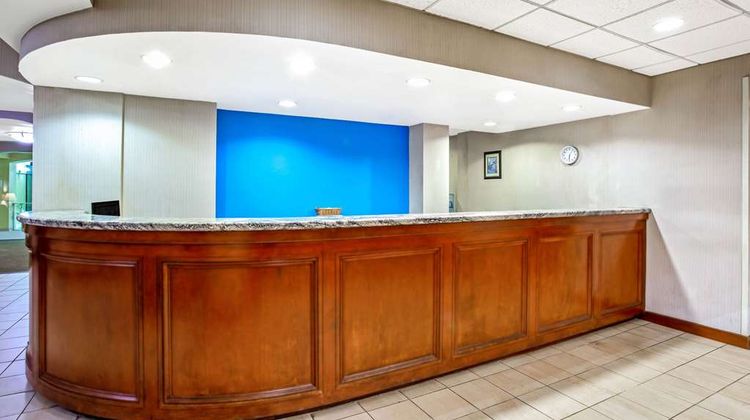 La Quinta Inn & Suites Stamford Lobby