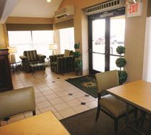 La Quinta Inn & Suites Providence Arpt Lobby