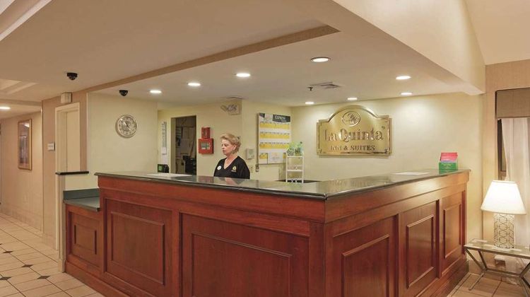 La Quinta Inn & Suites Providence Arpt Lobby