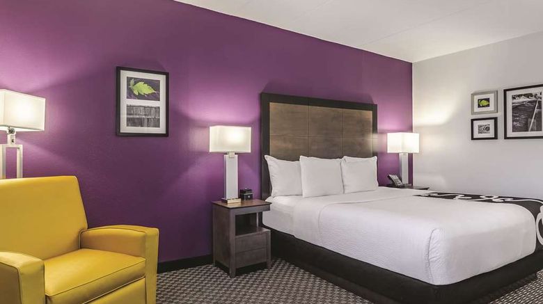<b>La Quinta Inn & Suites Providence Arpt Room</b>. Images powered by <a href="https://iceportal.shijigroup.com/" title="IcePortal" target="_blank">IcePortal</a>.