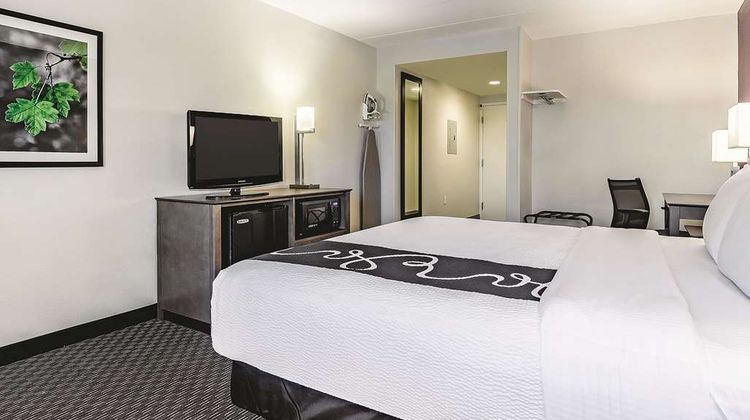 La Quinta Inn & Suites Providence Arpt Suite