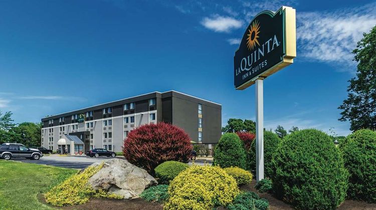 La Quinta Inn & Suites Providence Arpt Exterior