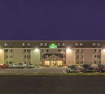 La Quinta Inn & Suites Providence Arpt Exterior