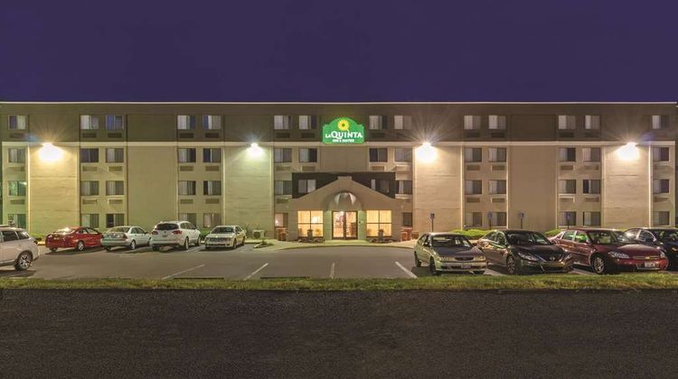 La Quinta Inn & Suites Providence Arpt Exterior