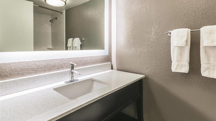 La Quinta Inn & Suites Virginia Beach Suite