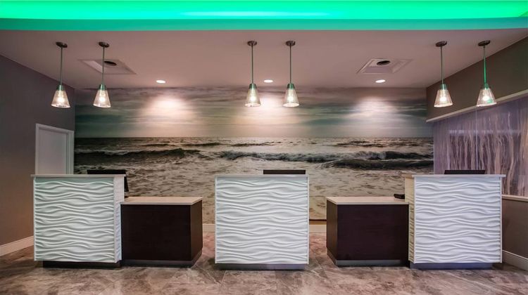 La Quinta Inn & Suites Virginia Beach Lobby