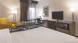 <b>La Quinta Inn & Suites Virginia Beach Room</b>. Images powered by <a href="https://iceportal.shijigroup.com/" title="IcePortal" target="_blank">IcePortal</a>.