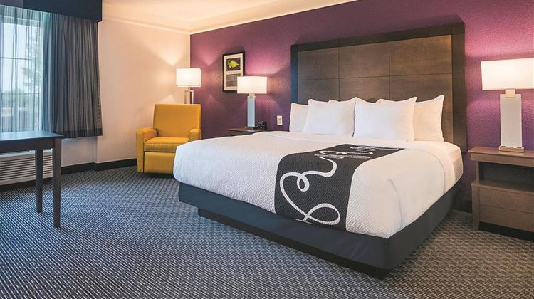 La Quinta Inn & Suites Virginia Beach Room