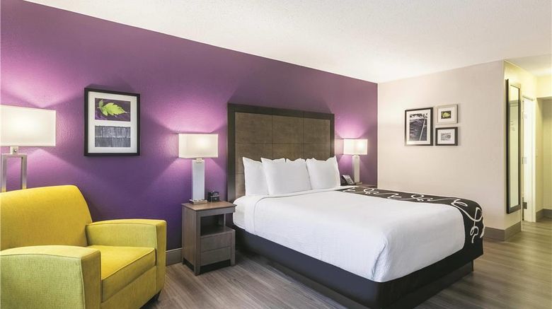 <b>La Quinta Inn & Suites Virginia Beach Suite</b>. Images powered by <a href="https://iceportal.shijigroup.com/" title="IcePortal" target="_blank">IcePortal</a>.