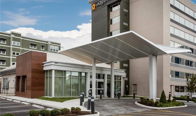 La Quinta Inn & Suites Virginia Beach Exterior