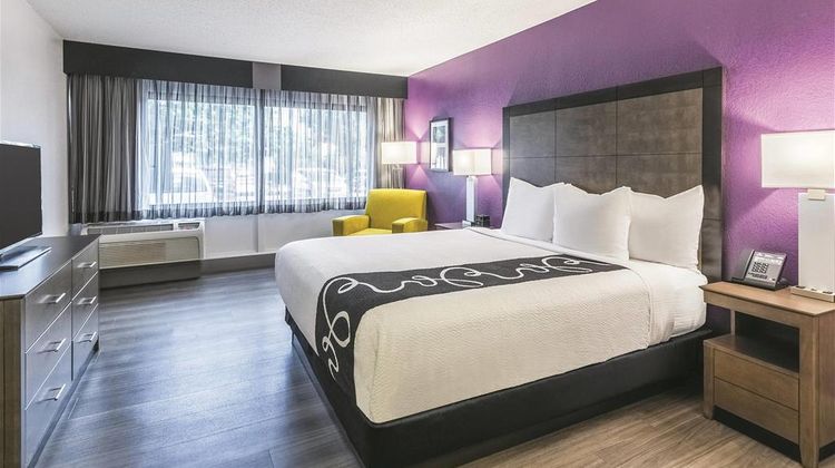 La Quinta Inn & Suites Virginia Beach Suite
