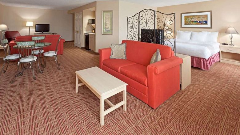 <b>La Quinta Inn & Suites Garden City Suite</b>. Images powered by <a href="https://iceportal.shijigroup.com/" title="IcePortal" target="_blank">IcePortal</a>.