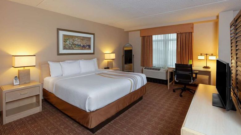 <b>La Quinta Inn & Suites Garden City Suite</b>. Images powered by <a href="https://iceportal.shijigroup.com/" title="IcePortal" target="_blank">IcePortal</a>.