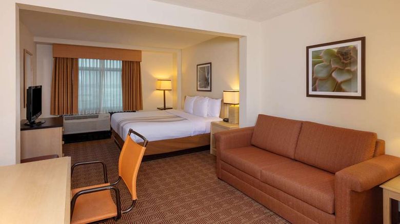 <b>La Quinta Inn & Suites Garden City Room</b>. Images powered by <a href="https://iceportal.shijigroup.com/" title="IcePortal" target="_blank">IcePortal</a>.