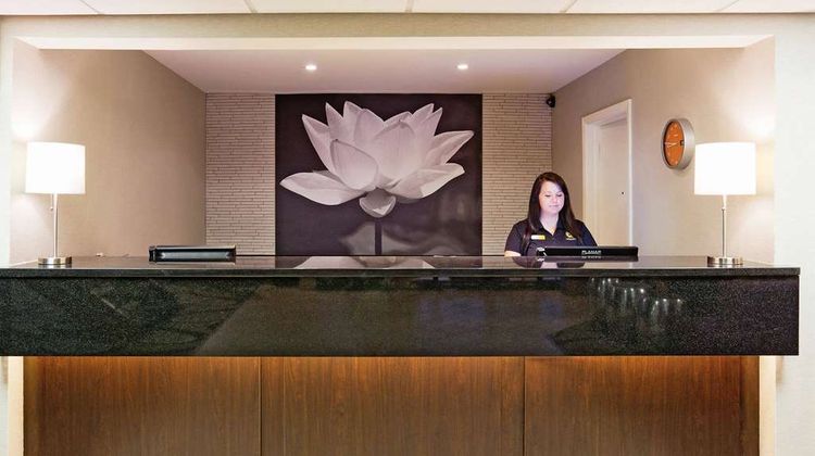 La Quinta Inn Oshkosh Lobby
