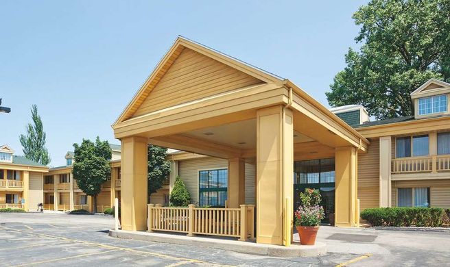 La Quinta Inn Oshkosh Exterior