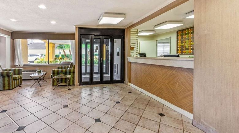 <b>La Quinta Inn Tampa Southeast/Brandon Lobby</b>. Images powered by <a href="https://iceportal.shijigroup.com/" title="IcePortal" target="_blank">IcePortal</a>.