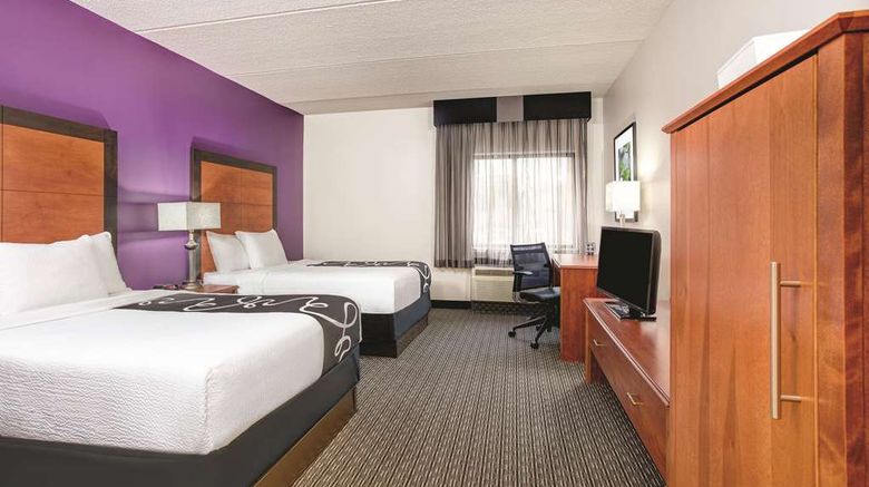 <b>La Quinta Inn & Suites Atlanta Roswell Room</b>. Images powered by <a href="https://iceportal.shijigroup.com/" title="IcePortal" target="_blank">IcePortal</a>.