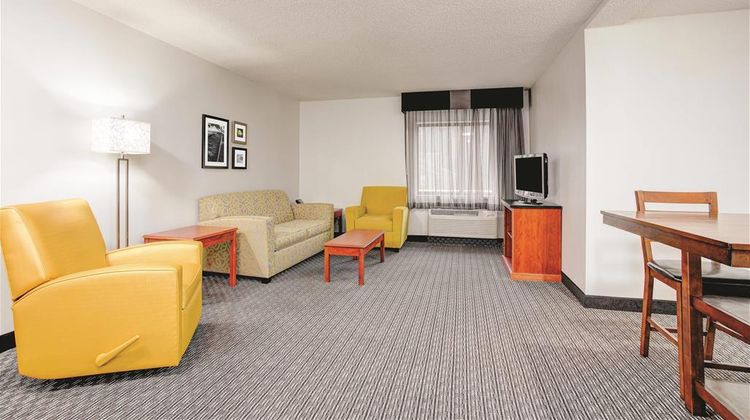 La Quinta Inn & Suites Atlanta Roswell Suite