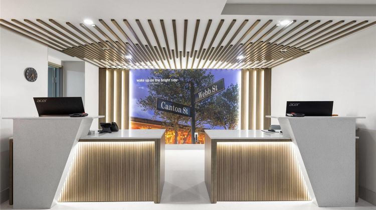 La Quinta Inn & Suites Atlanta Roswell Lobby