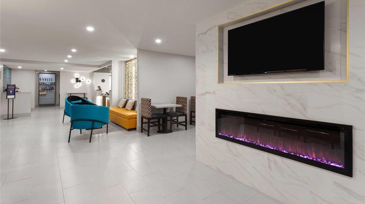 La Quinta Inn & Suites Atlanta Roswell Lobby