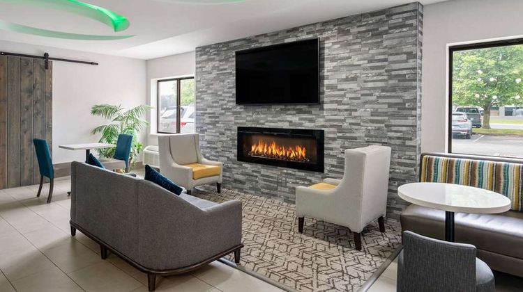 La Quinta Inn Indianapolis Airport Lobby