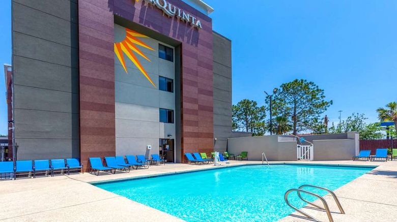 <b>La Quinta Inn Houston Northwest Pool</b>. Images powered by <a href="https://iceportal.shijigroup.com/" title="IcePortal" target="_blank">IcePortal</a>.