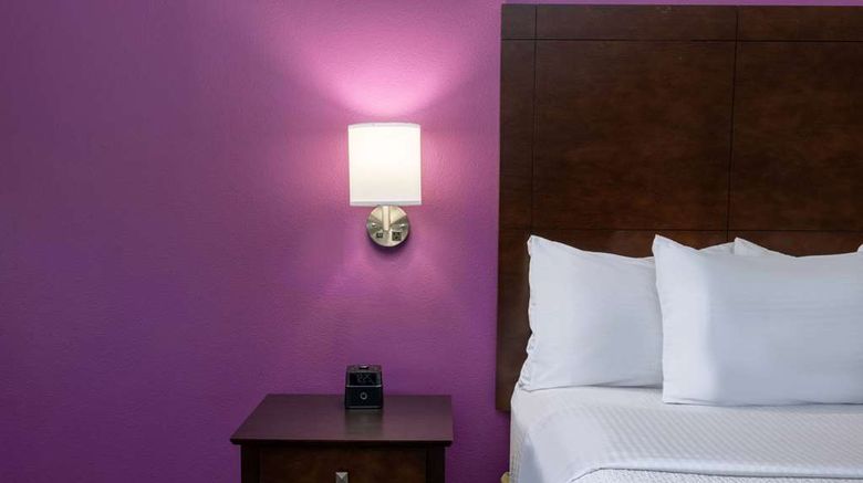 <b>La Quinta Inn Houston Northwest Room</b>. Images powered by <a href="https://iceportal.shijigroup.com/" title="IcePortal" target="_blank">IcePortal</a>.