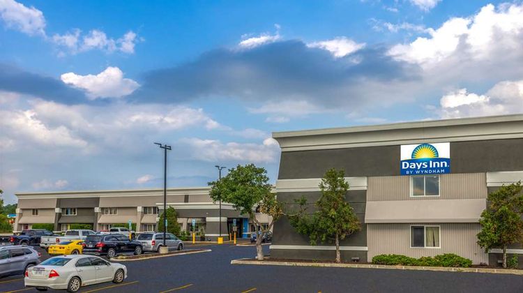 Days Inn by Wyndham Pleasant Prairie Kenosha Exterior