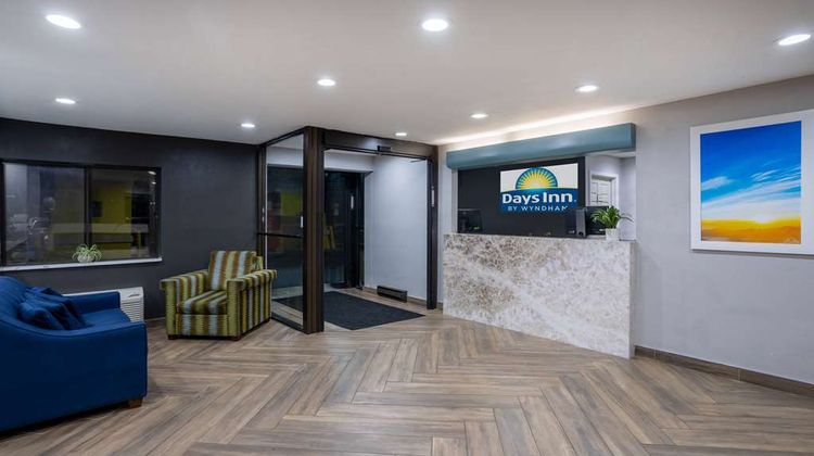 Days Inn by Wyndham Pleasant Prairie Kenosha Lobby