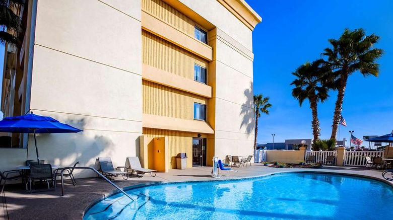 <b>La Quinta Inn Houston Baytown East Pool</b>. Images powered by <a href="https://iceportal.shijigroup.com/" title="IcePortal" target="_blank">IcePortal</a>.