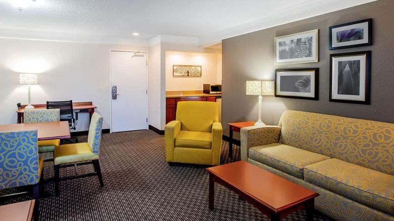 <b>La Quinta Inn Houston Baytown East Suite</b>. Images powered by <a href="https://iceportal.shijigroup.com/" title="IcePortal" target="_blank">IcePortal</a>.