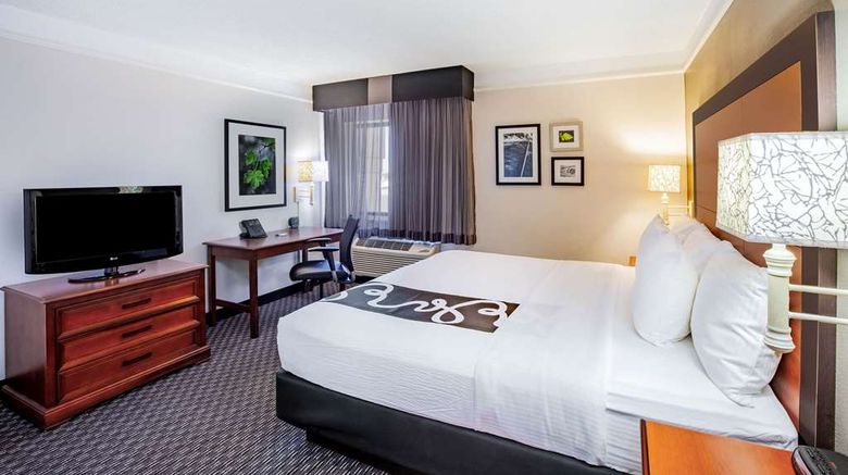 <b>La Quinta Inn Houston Baytown East Suite</b>. Images powered by <a href="https://iceportal.shijigroup.com/" title="IcePortal" target="_blank">IcePortal</a>.