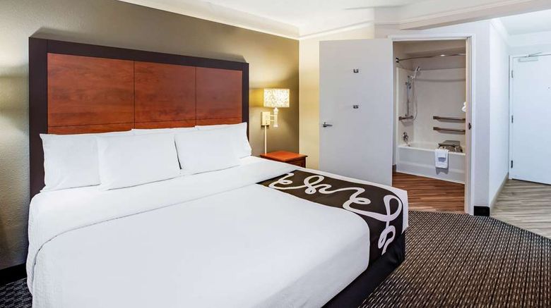 <b>La Quinta Inn Houston Baytown East Room</b>. Images powered by <a href="https://iceportal.shijigroup.com/" title="IcePortal" target="_blank">IcePortal</a>.