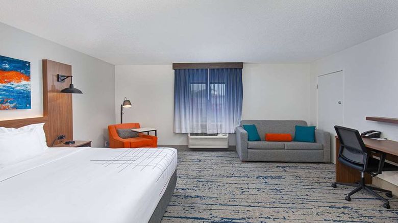 <b>La Quinta Inn & Suites Nashville Airport Suite</b>. Images powered by <a href="https://iceportal.shijigroup.com/" title="IcePortal" target="_blank">IcePortal</a>.