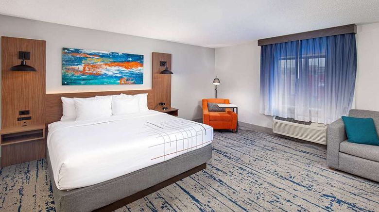 <b>La Quinta Inn & Suites Nashville Airport Suite</b>. Images powered by <a href="https://iceportal.shijigroup.com/" title="IcePortal" target="_blank">IcePortal</a>.